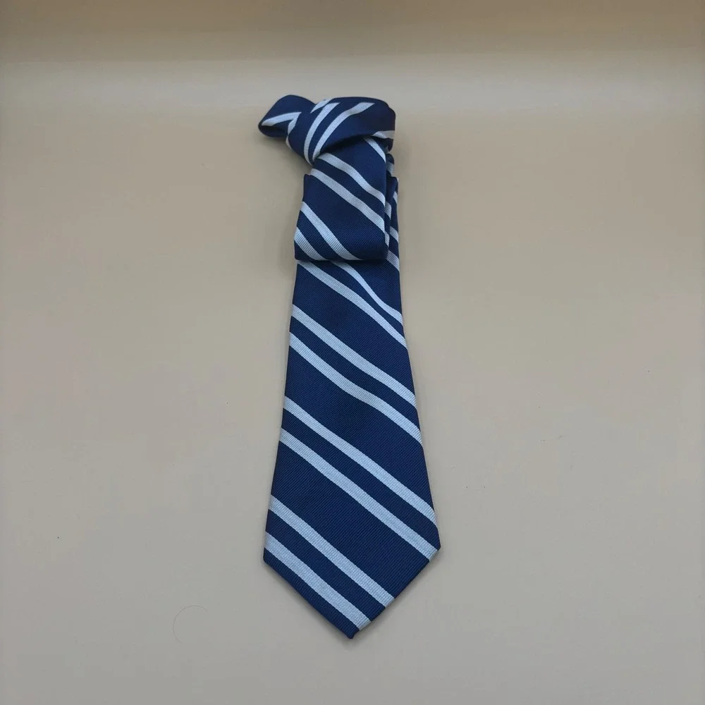 Banana Republic Mens Silk Blend Navy Light Blue Striped Necktie 3.25‎ Inch Width